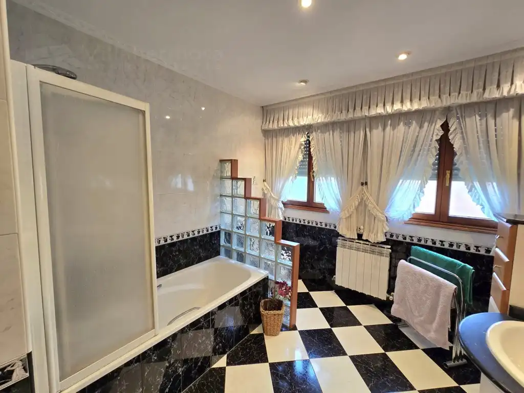 Bany de Casa o xalet en venda en Villarcayo de Merindad de Castilla la Vieja