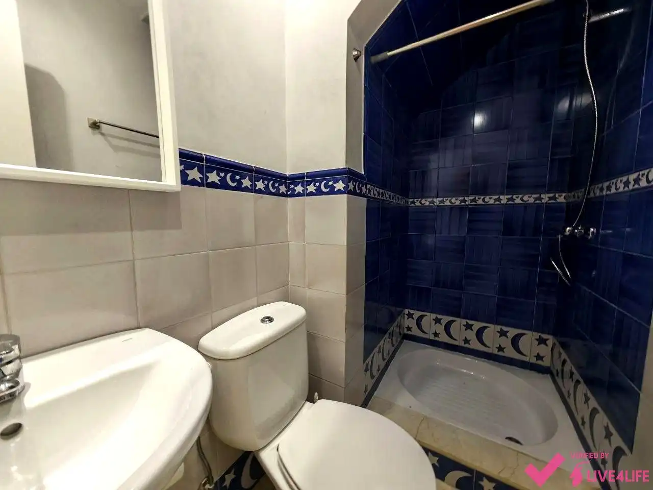 Badezimmer von Maisonette zur Miete in Sevilla mit Klimaanlage, Terrasse und Möbliert