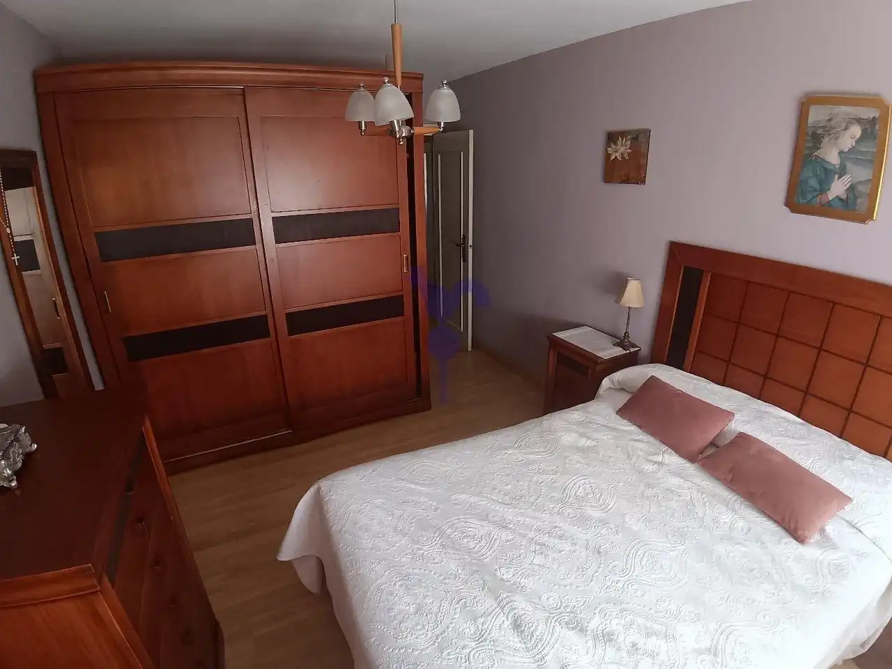 Dormitori de Pis en venda en León Capital  amb Calefacció, Parquet i Terrassa