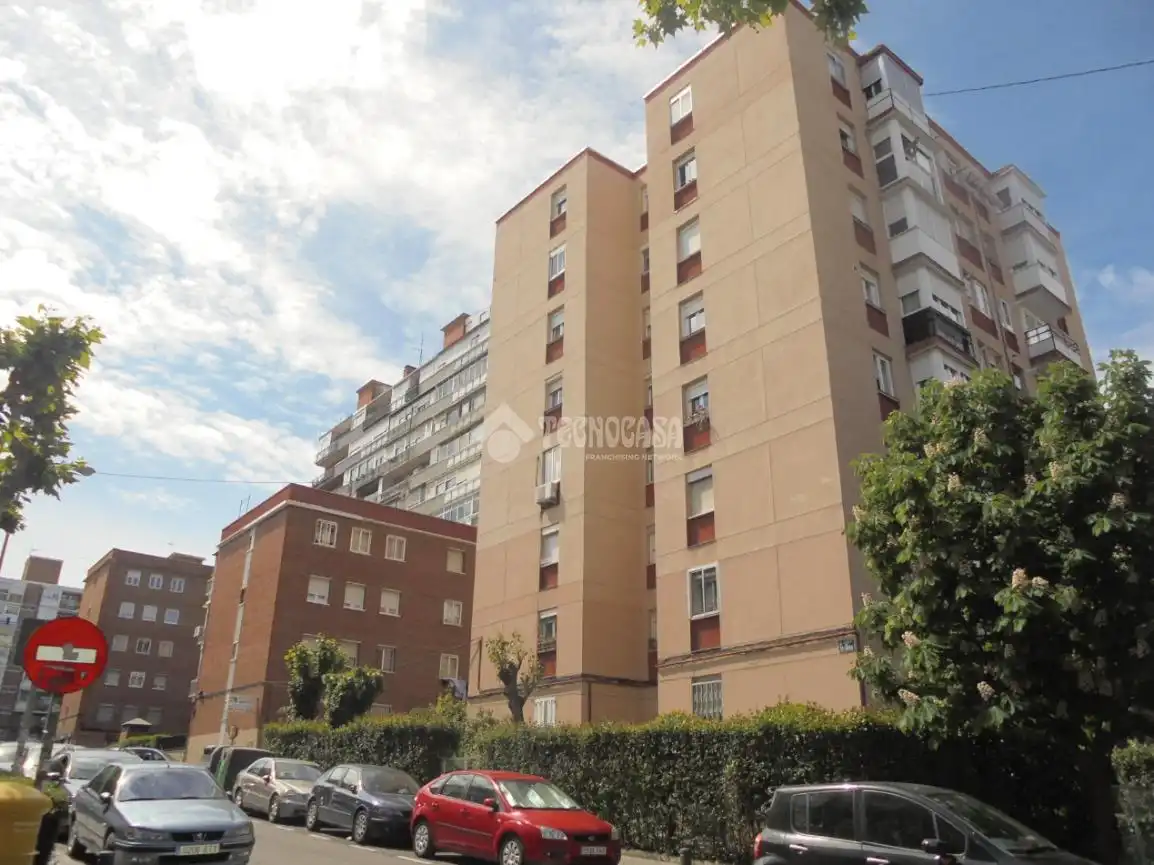 Exterior view of Flat for sale in Madrid  with Heating, Terrace and Storage room