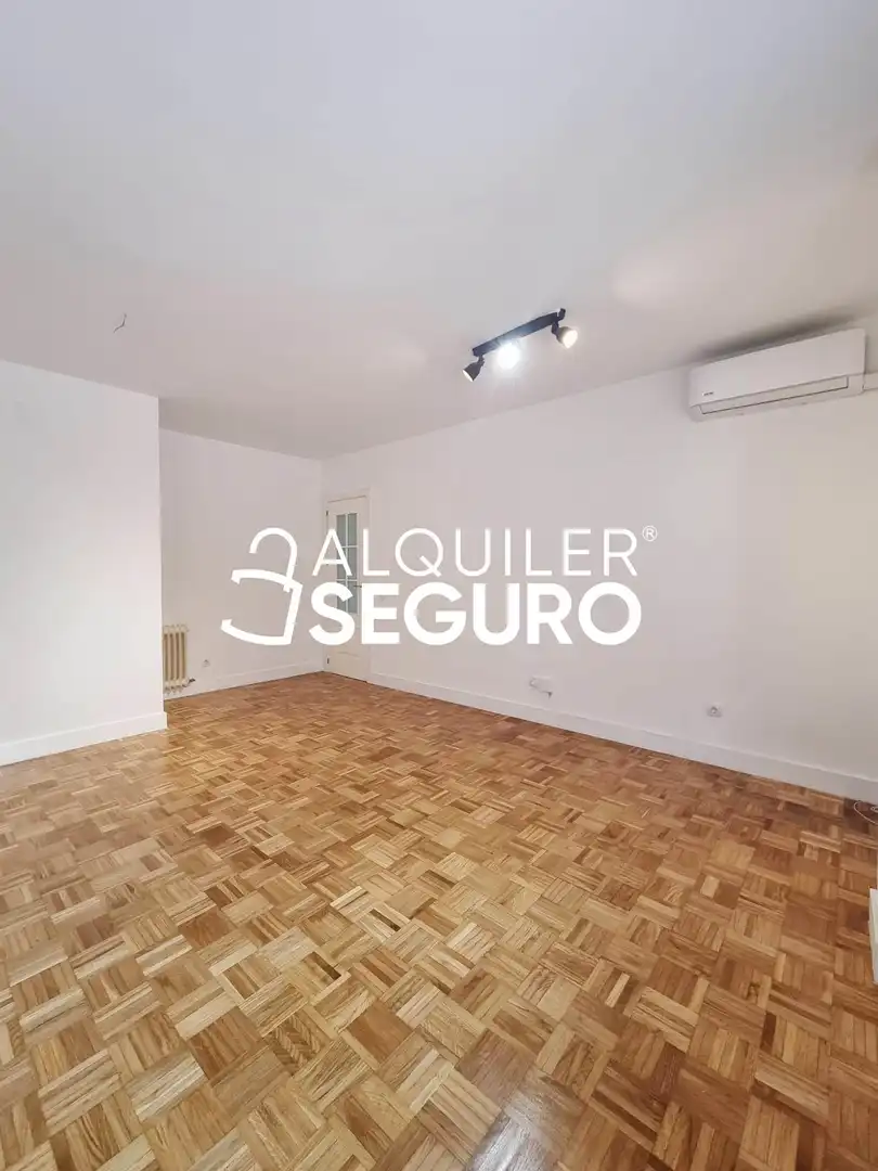 Bedroom of Flat for rent in Pozuelo de Alarcón  with Air Conditioner, Heating and Storage room