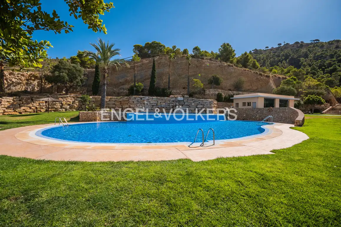 Swimming pool of Flat for sale in Benidorm  with Air Conditioner, Terrace and Storage room