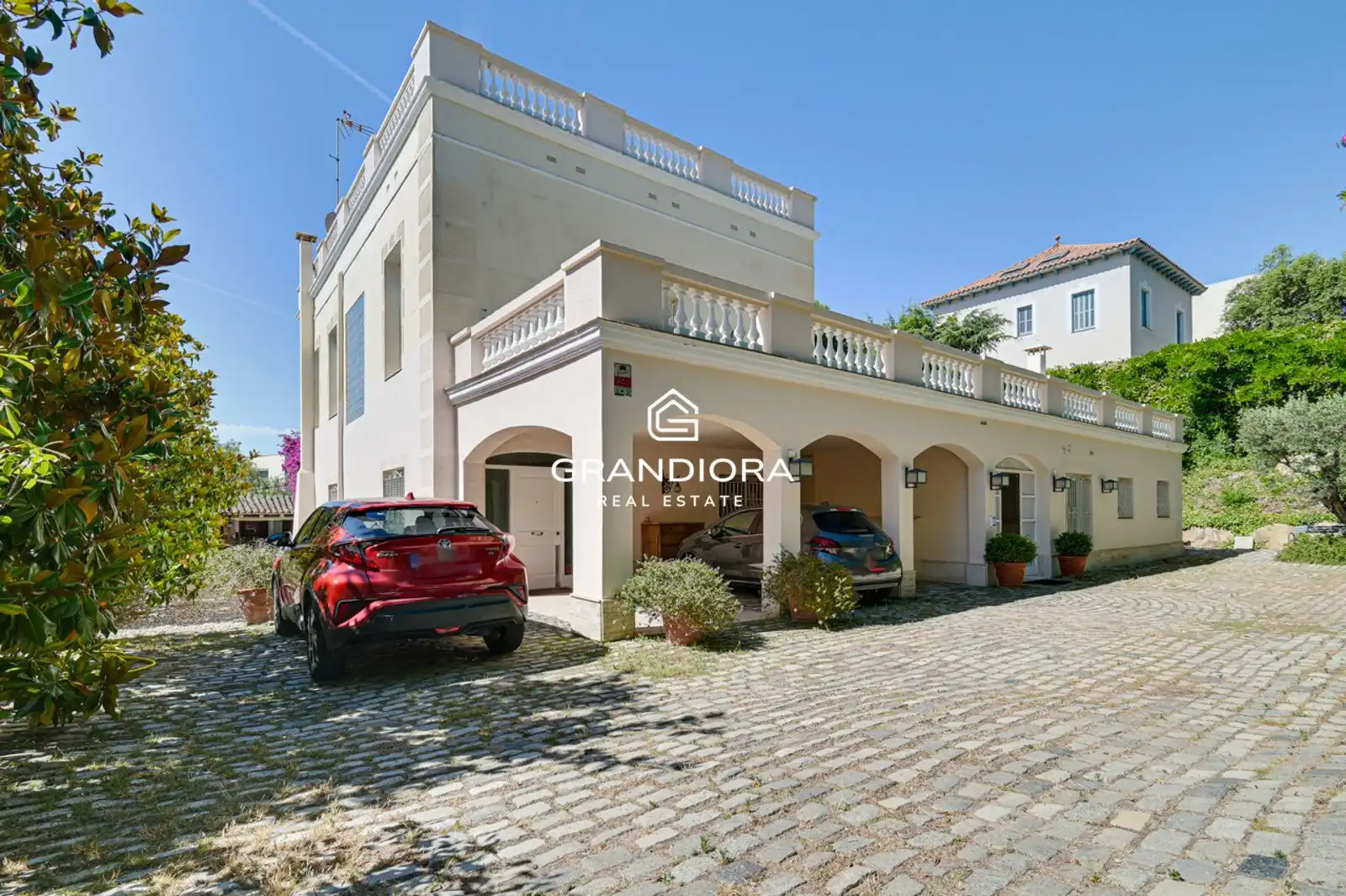 Exterior view of Houses for sale in El Masnou  with Air Conditioner, Terrace and Swimming Pool