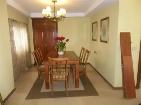 Comedor de Piso de alquiler en Vigo  con Calefacción, Parquet y Amueblado