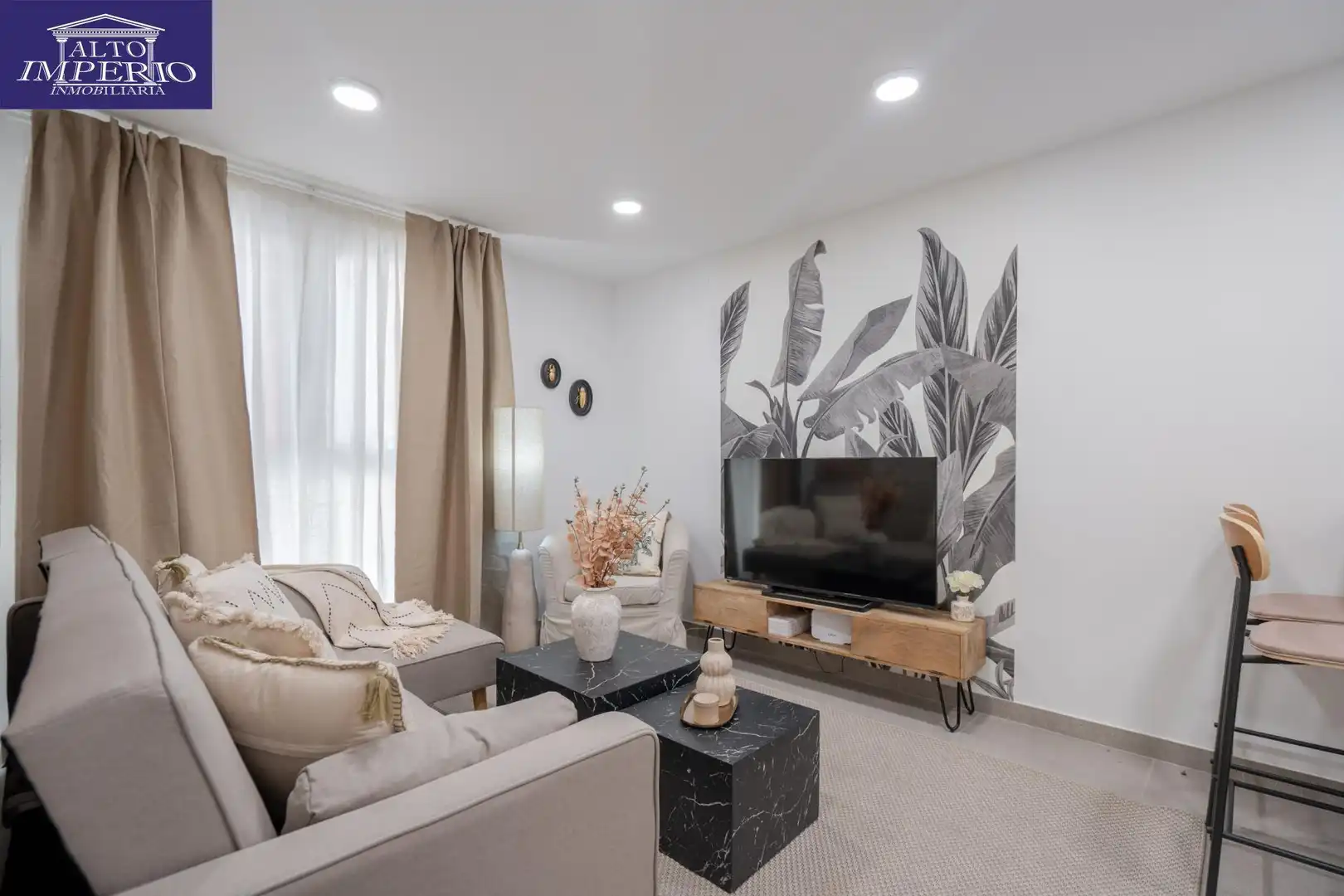 Living room of Flat for sale in Granada  with Air Conditioner, Parquet flooring and Furnished
