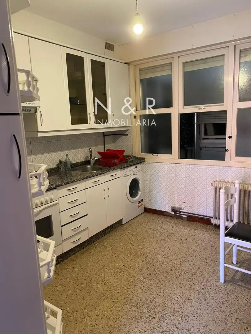 Cocina de Piso en venta en Santiago de Compostela  con Calefacción y Amueblado