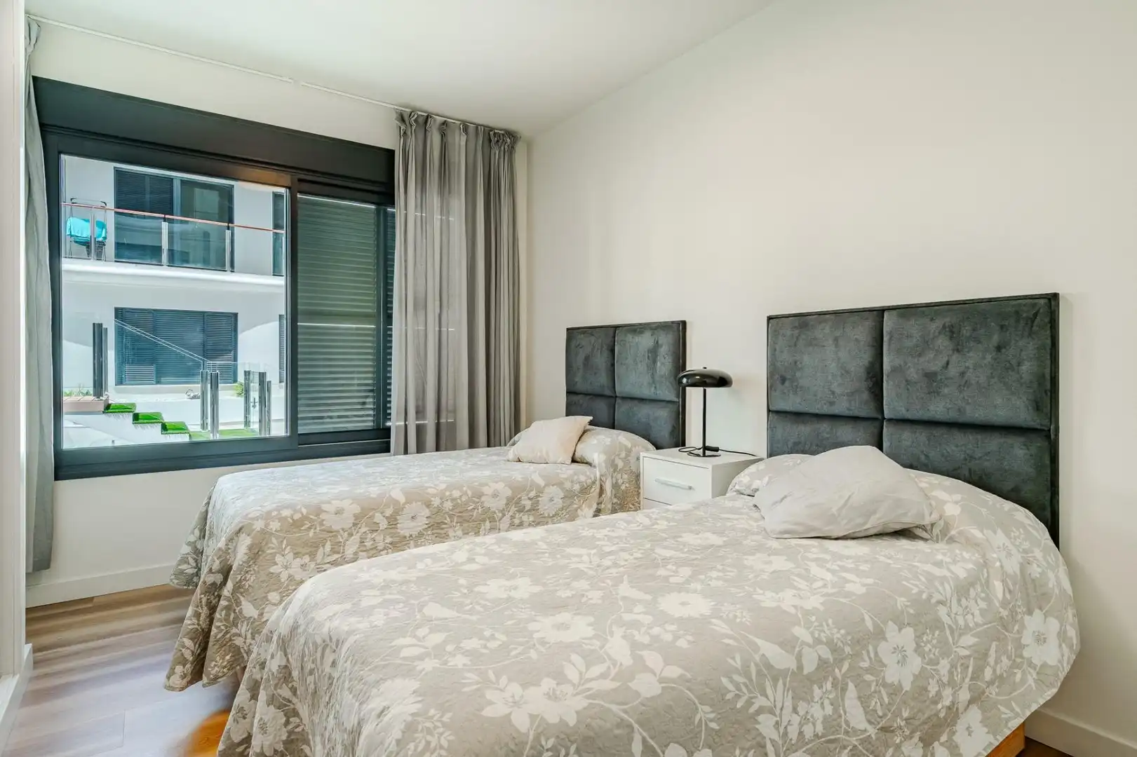Habitación de Apartamento en venta en Estepona con Aire acondicionado, Calefacción y Amueblado