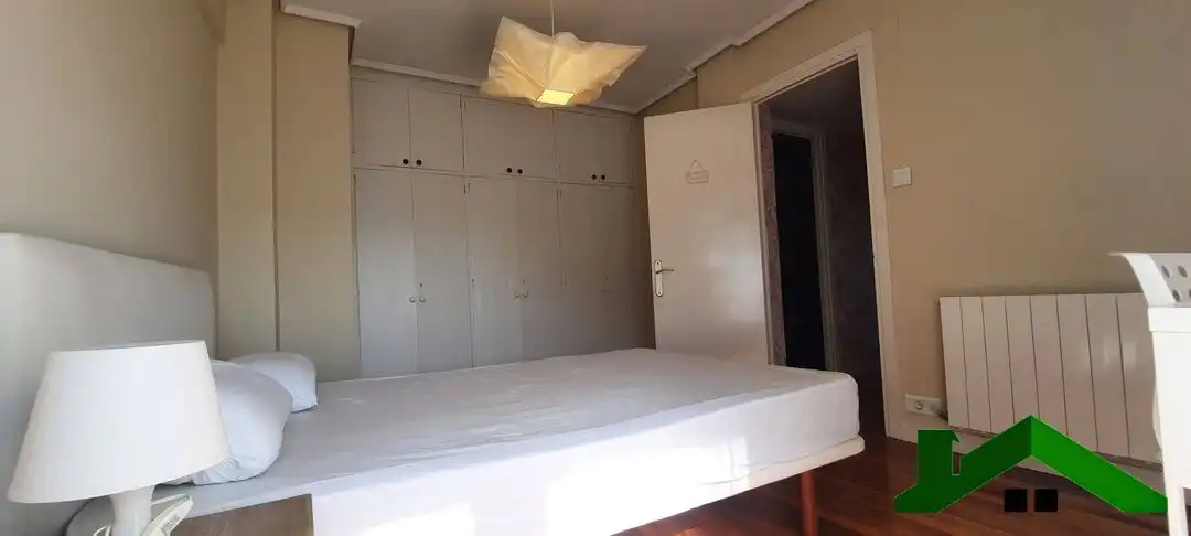 Bedroom of Flat for rent in Bilbao   with Heating and Balcony