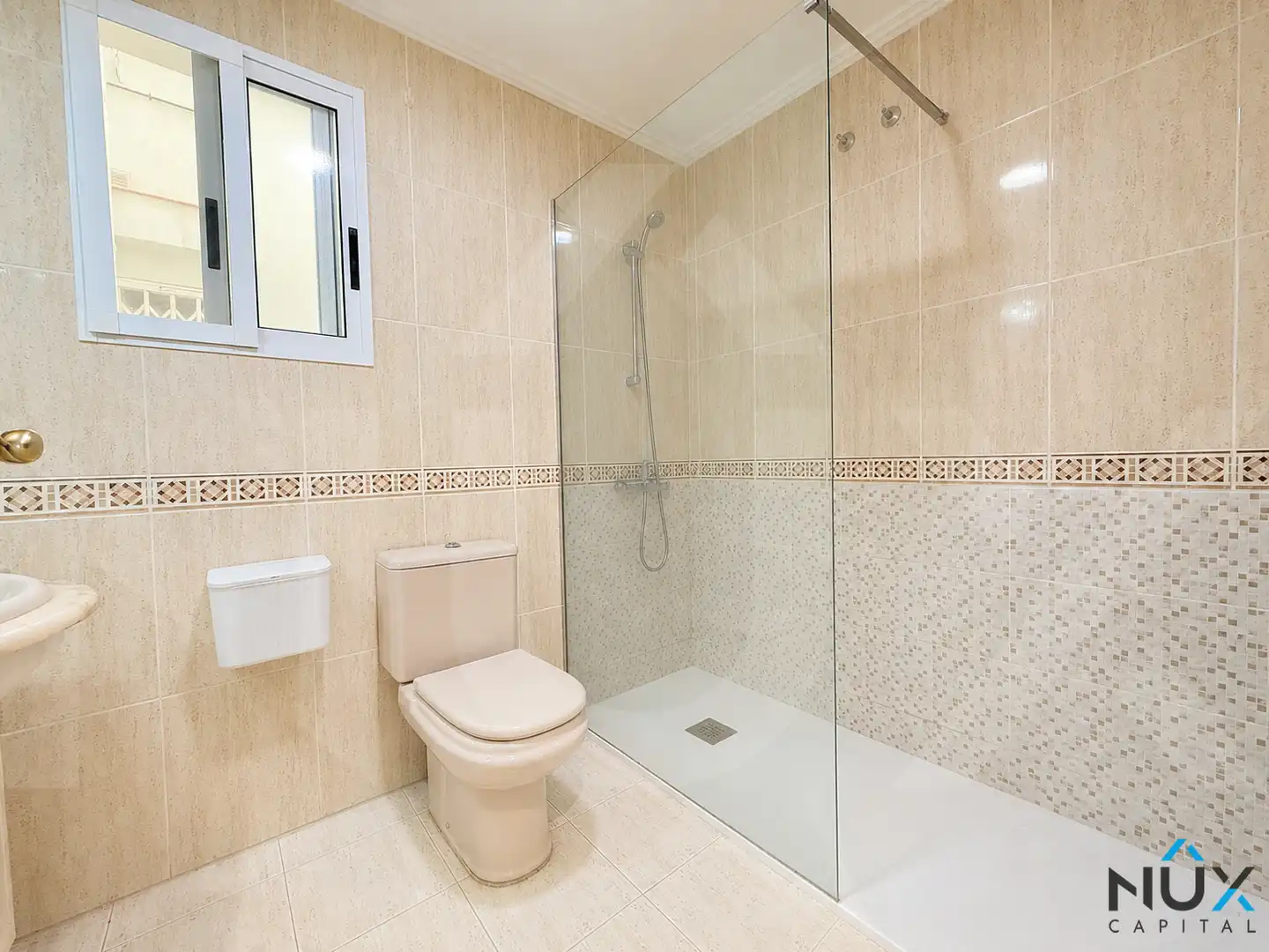Baño de Piso en venta en Benaguasil con Aire acondicionado, Trastero y Amueblado