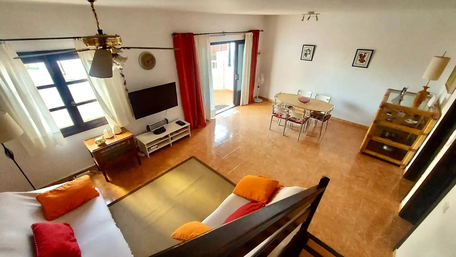 Sala de estar de Casa adosada en venta en Teguise con Jardín privado, Terraza y Amueblado