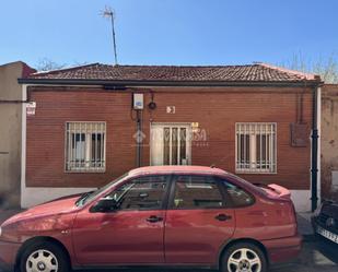 Exterior view of Single-family semi-detached for sale in Valladolid Capital  with Private garden