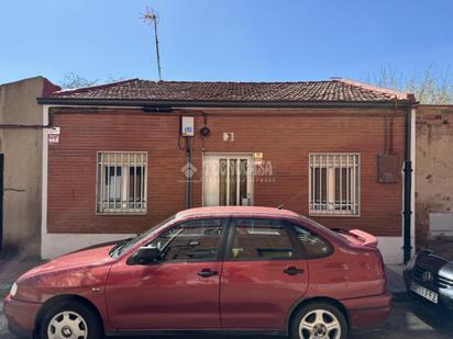 Vista exterior de Casa adosada en venda en Valladolid Capital amb Jardí privat