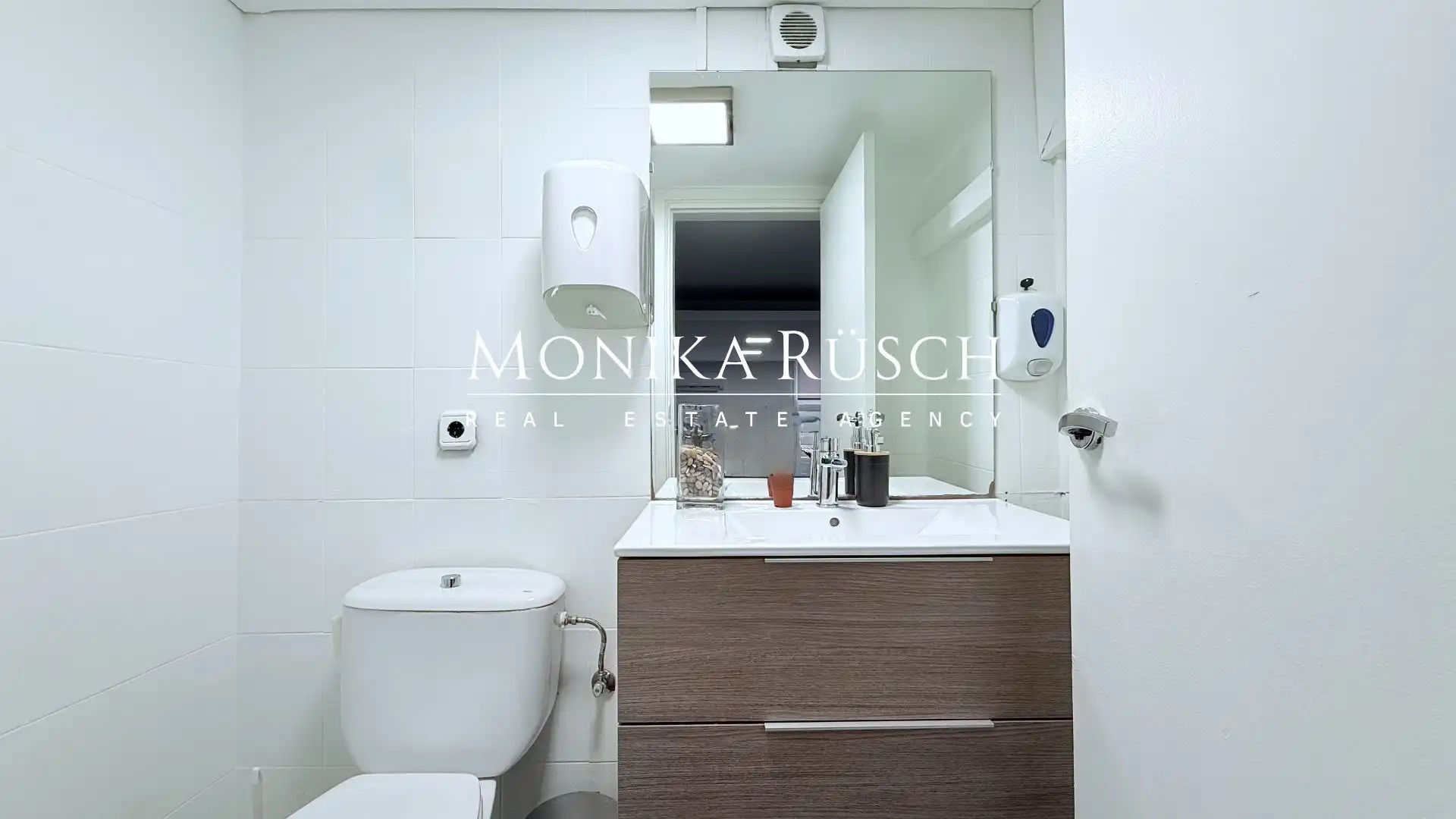 Bathroom of Office for sale in Cornellà de Llobregat  with Air Conditioner and Heating