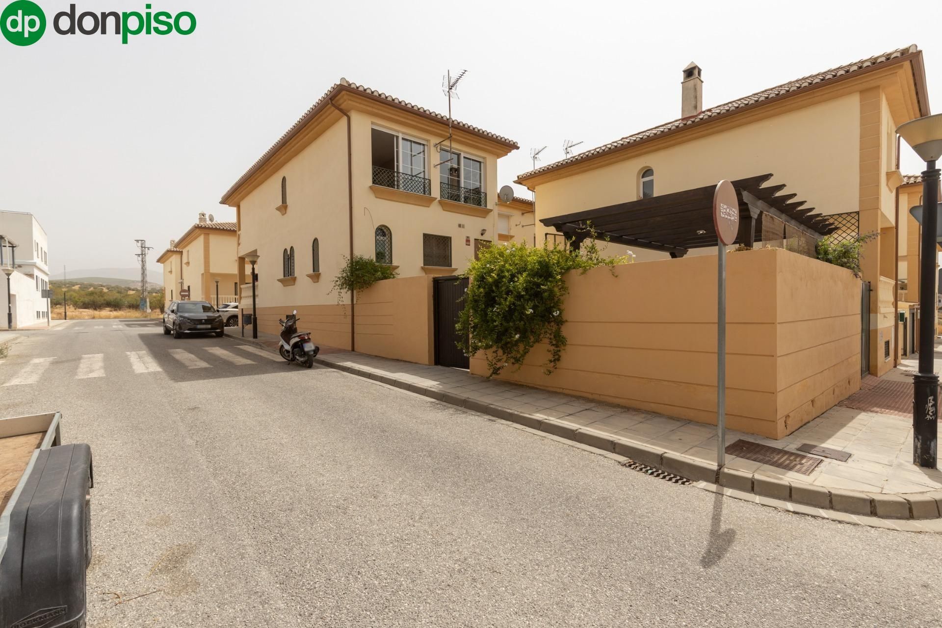 Exterior view of House or chalet for sale in Albolote  with Air Conditioner, Terrace and Storage room