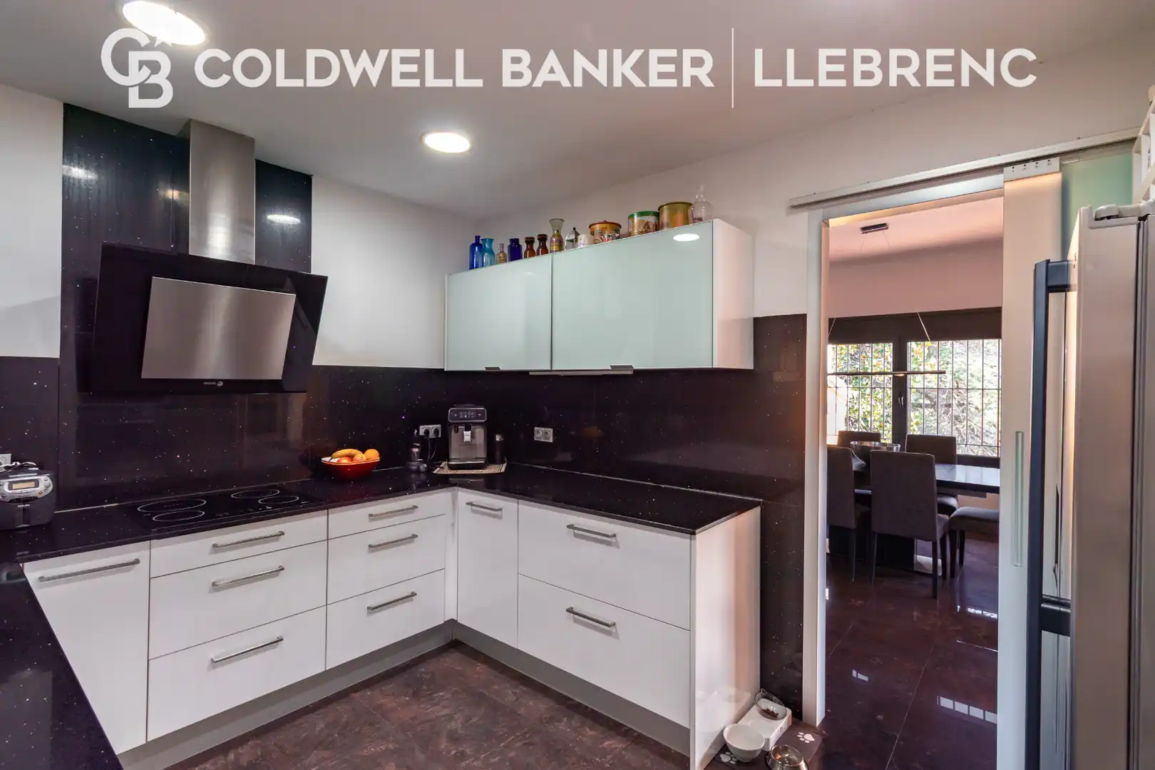 Cocina de Casa o chalet en venta en Barcelona con Aire acondicionado, Calefacción y Jardín privado