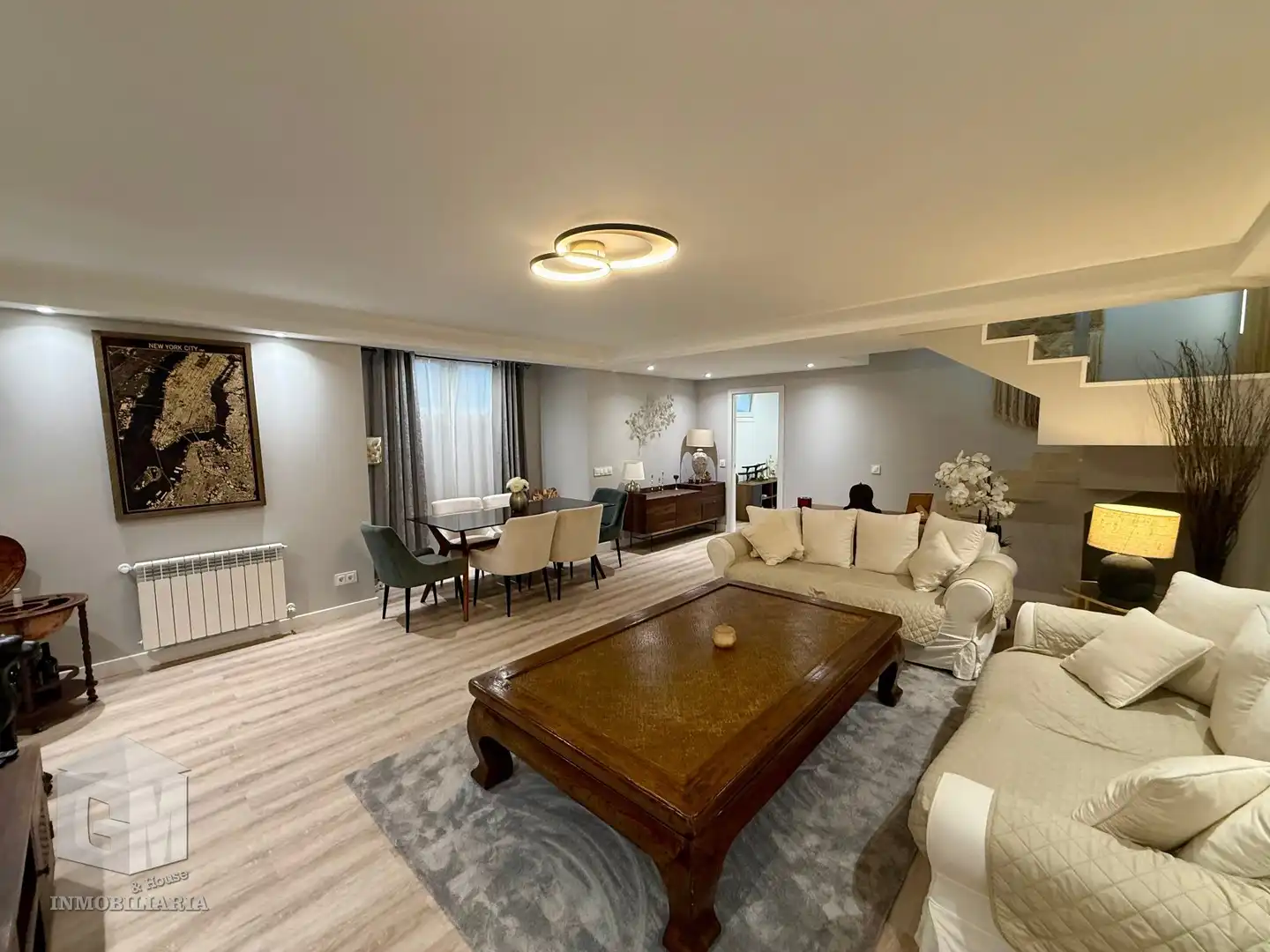 Wohnzimmer von Einfamilien-Reihenhaus zum Verkauf in Arroyomolinos (Madrid) mit Klimaanlage, Heizung und Privatgarten