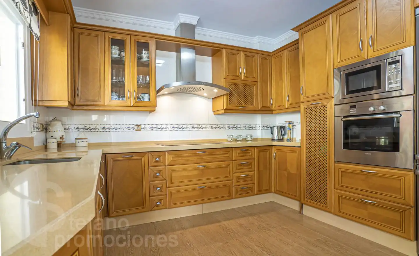 Cocina de Casa adosada en venta en Málaga con Aire acondicionado, Calefacción y Jardín privado