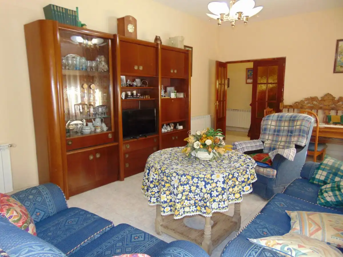Sala de estar de Casa o chalet en venta en San Carlos del Valle con Calefacción, Terraza y Trastero