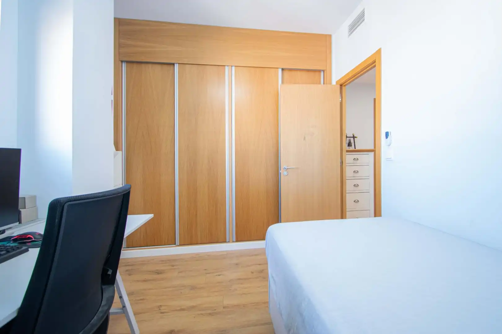 Habitación de Piso en venta en Sevilla con Aire acondicionado, Calefacción y Terraza