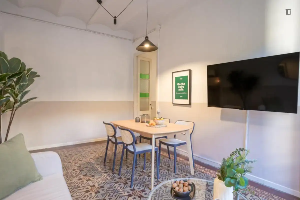 Menjador de Apartament per a compartir en  Palma de Mallorca amb Moblat, Forn i Rentadora