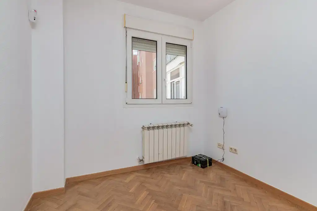 Habitación de Piso en venta en Madrid con Calefacción