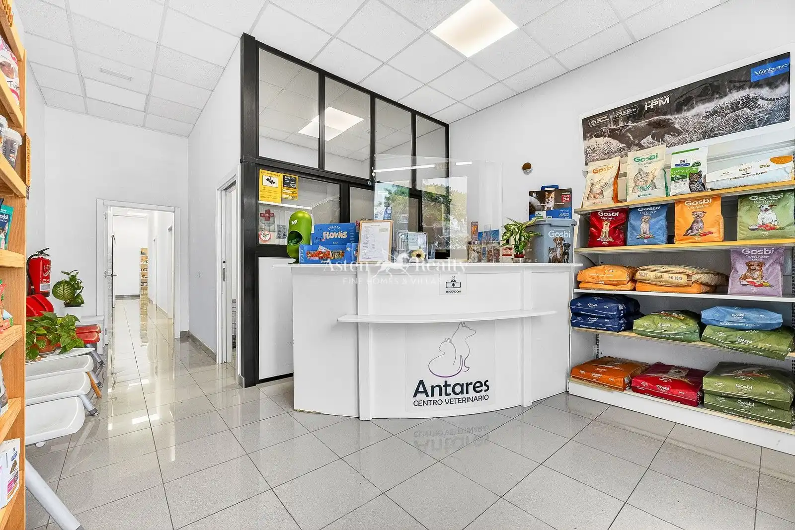 Commercial properties for sale in Arona  with Air Conditioner, Furnished and Internet