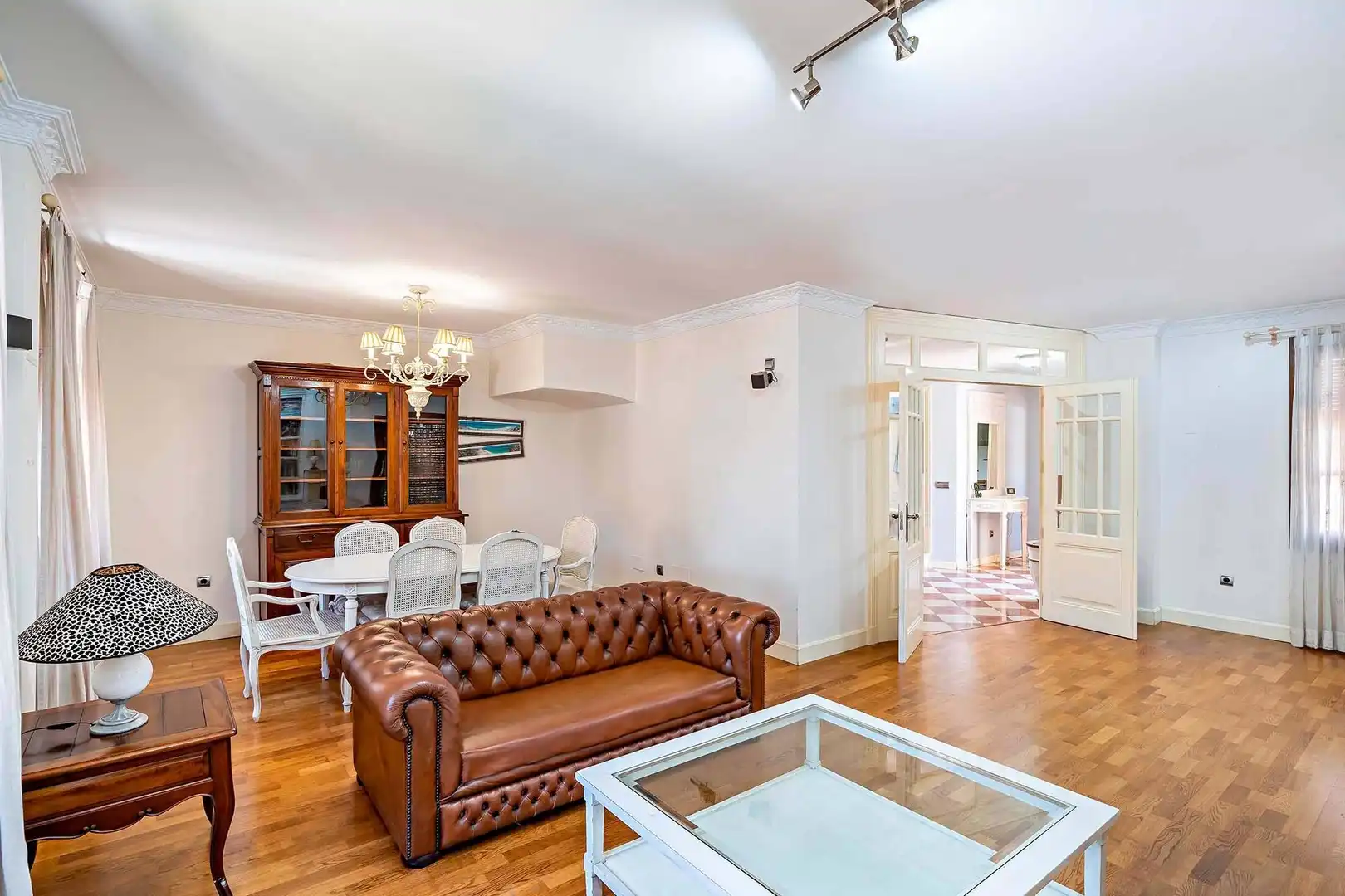 Sala d'estar de Casa o xalet en venda en Almería amb Jardí privat, Terrassa i Alarma