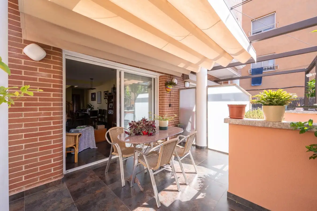Terrassa de Casa adosada en venda en Montcada i Reixac amb Calefacció, Jardí privat i Terrassa