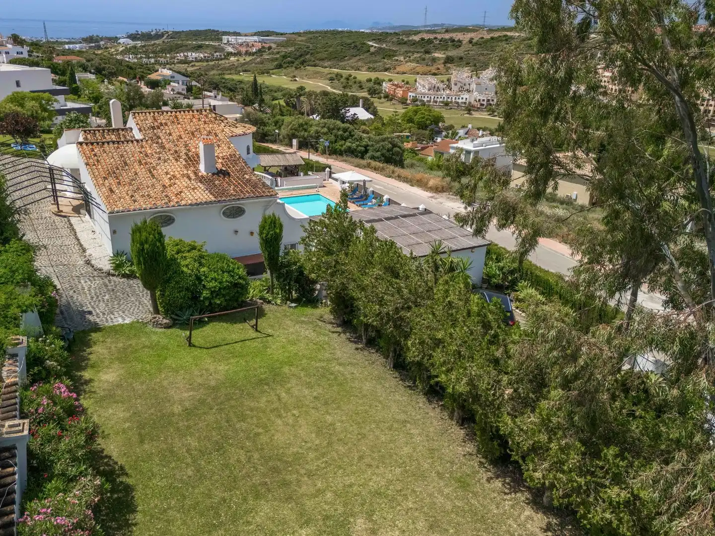 Jardí de Casa adosada en venda en Estepona amb Aire condicionat, Terrassa i Traster