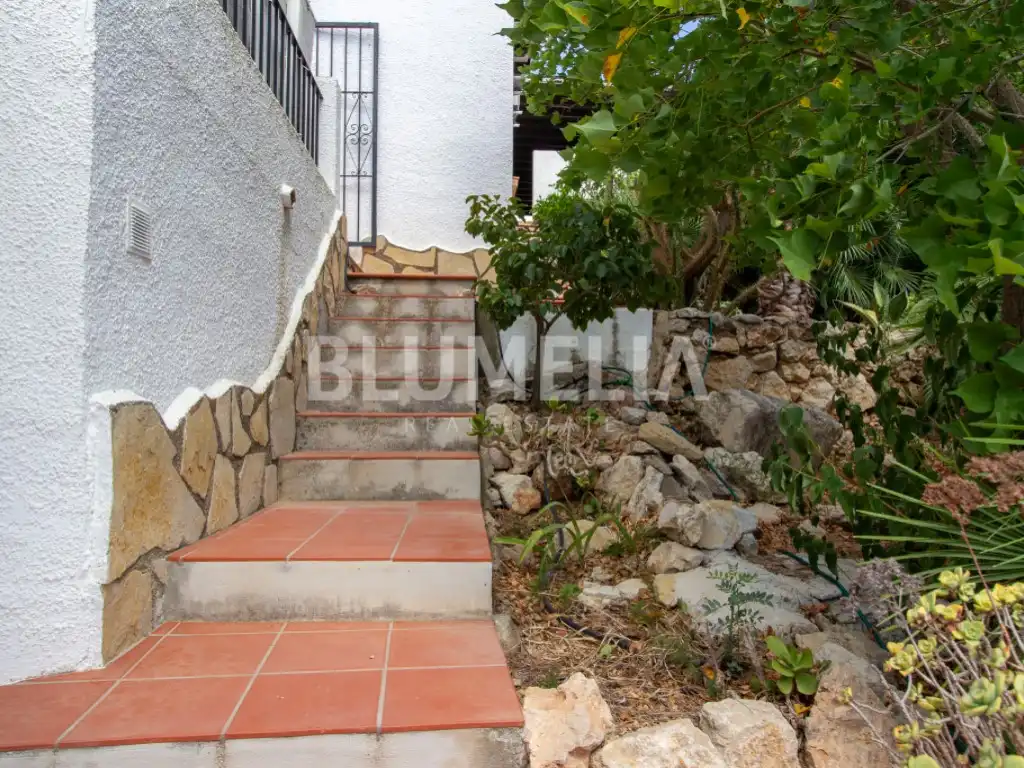 Vista exterior de Casa o xalet en venda en Dénia amb Aire condicionat, Jardí privat i Piscina