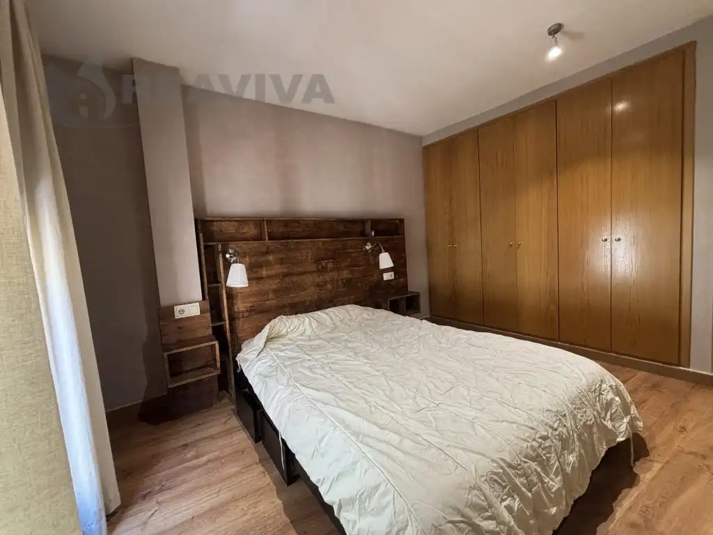 Habitación de Dúplex en venta en La Seu d'Urgell con Horno y Balcón