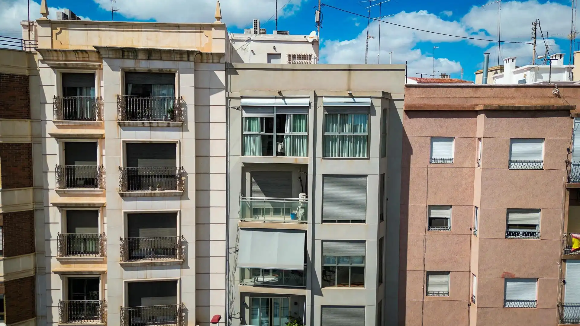Vista exterior de Piso en venta en Elche / Elx