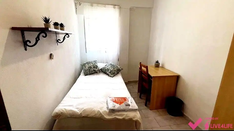 Habitación de Piso para compartir en Sevilla con Aire acondicionado, Calefacción y Amueblado