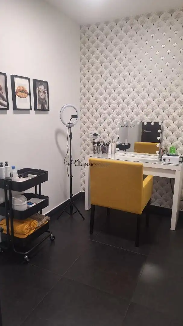 Habitación de Local de alquiler en Pontevedra Capital  con Amueblado