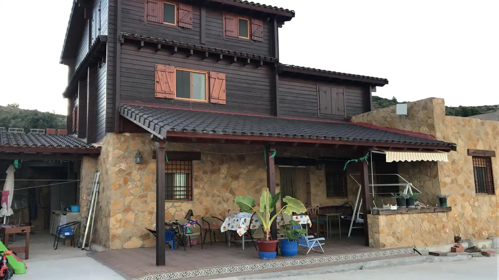 Außenansicht von Country house zum Verkauf in Sierra Engarcerán mit Klimaanlage, Terrasse und Abstellraum