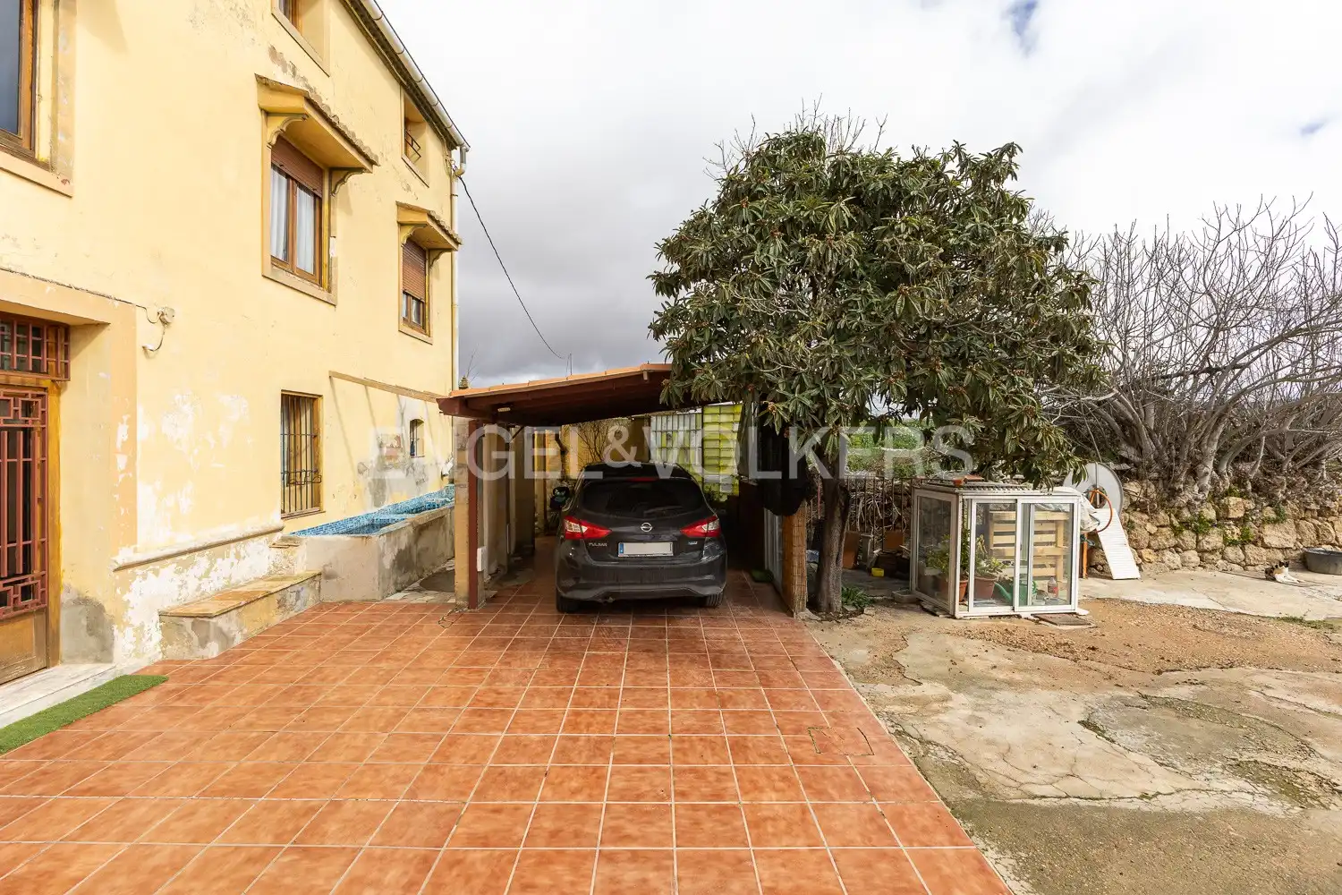 Vista exterior de Finca rústica en venda en Requena amb Aire condicionat, Calefacció i Jardí privat