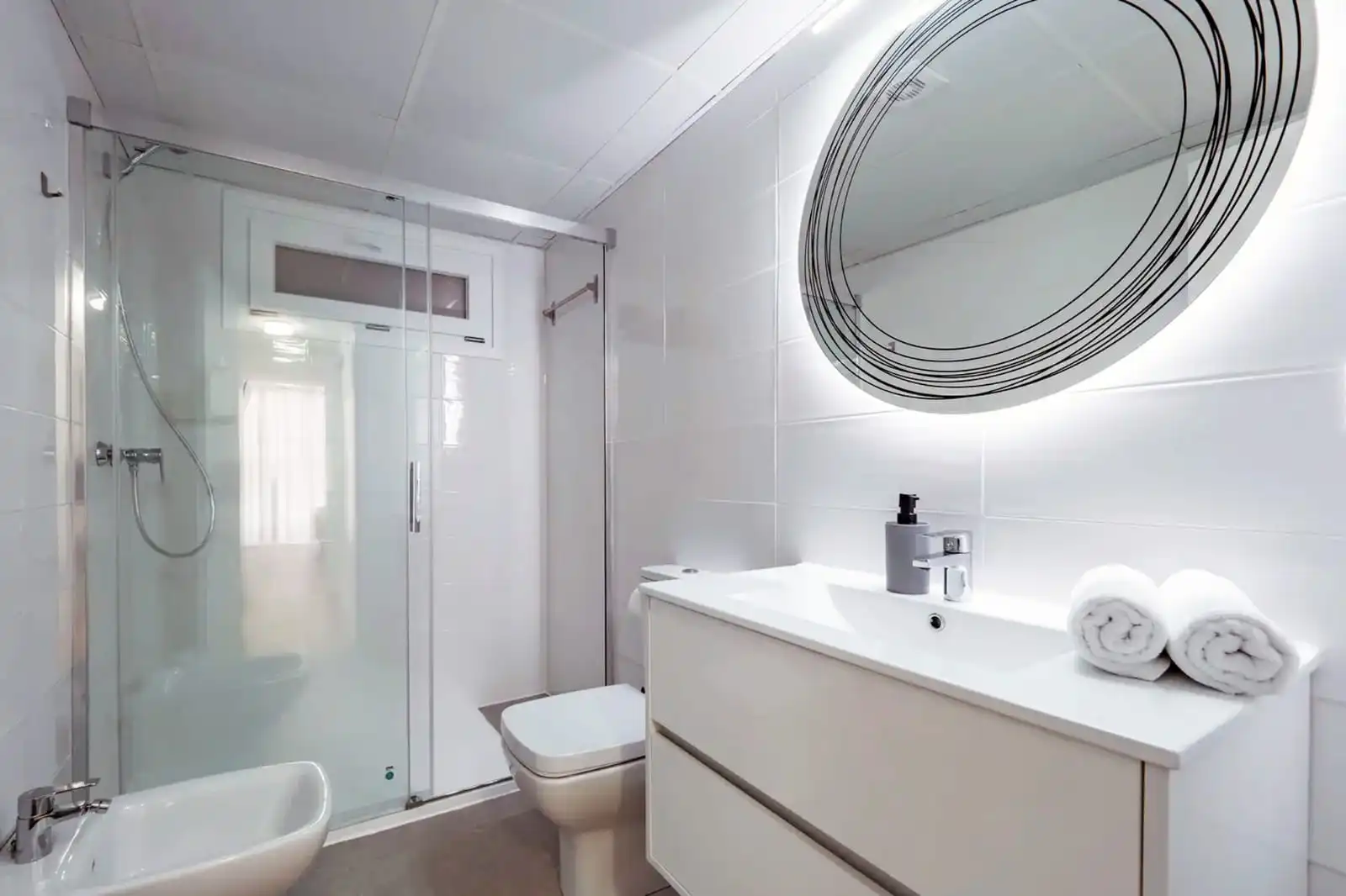 Bathroom of Flat for rent in Huelva  with Air Conditioner, Heating and Furnished