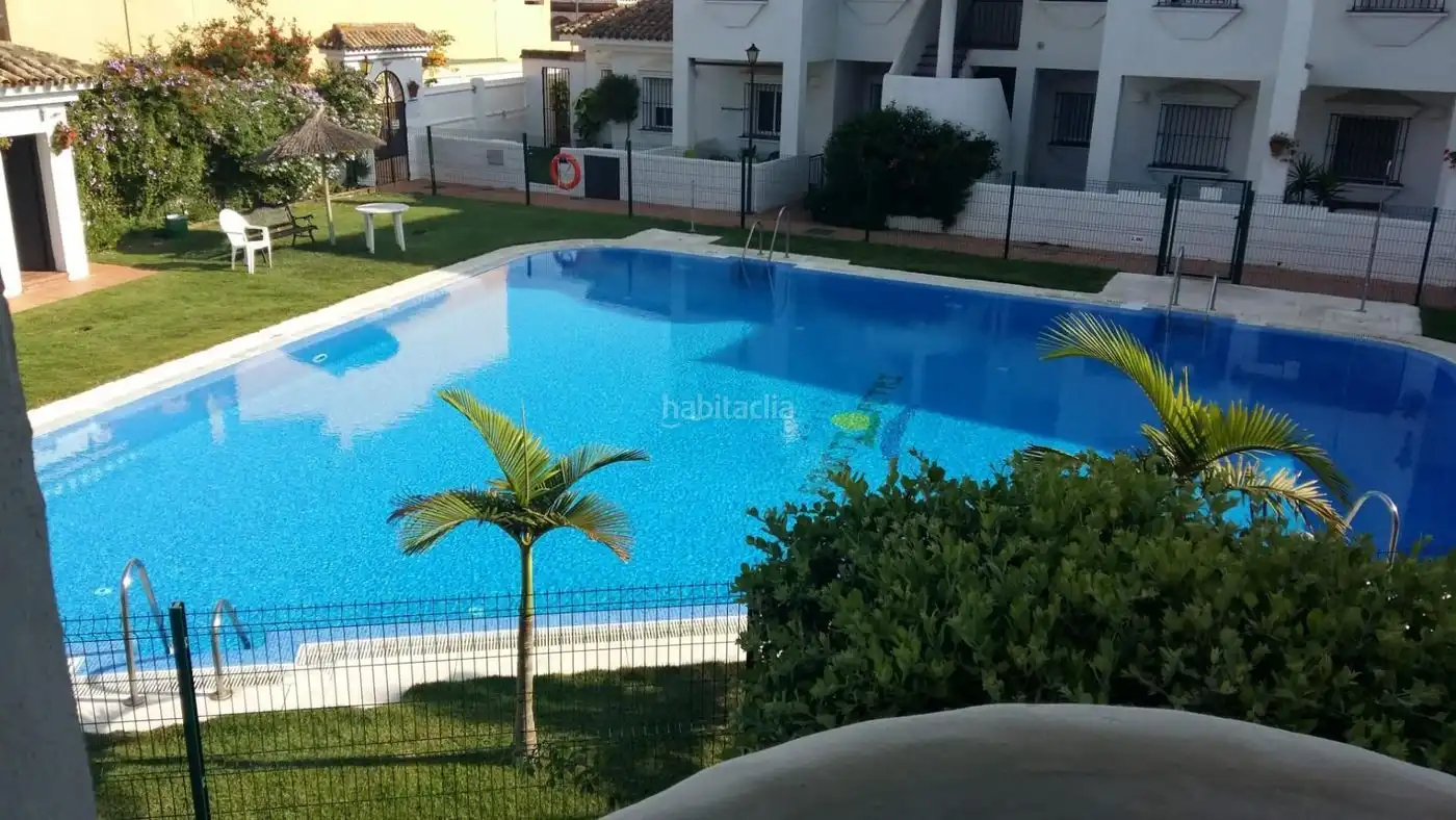 Mini appartamento con piscina in affitto a Calle Bahía Blanca 10