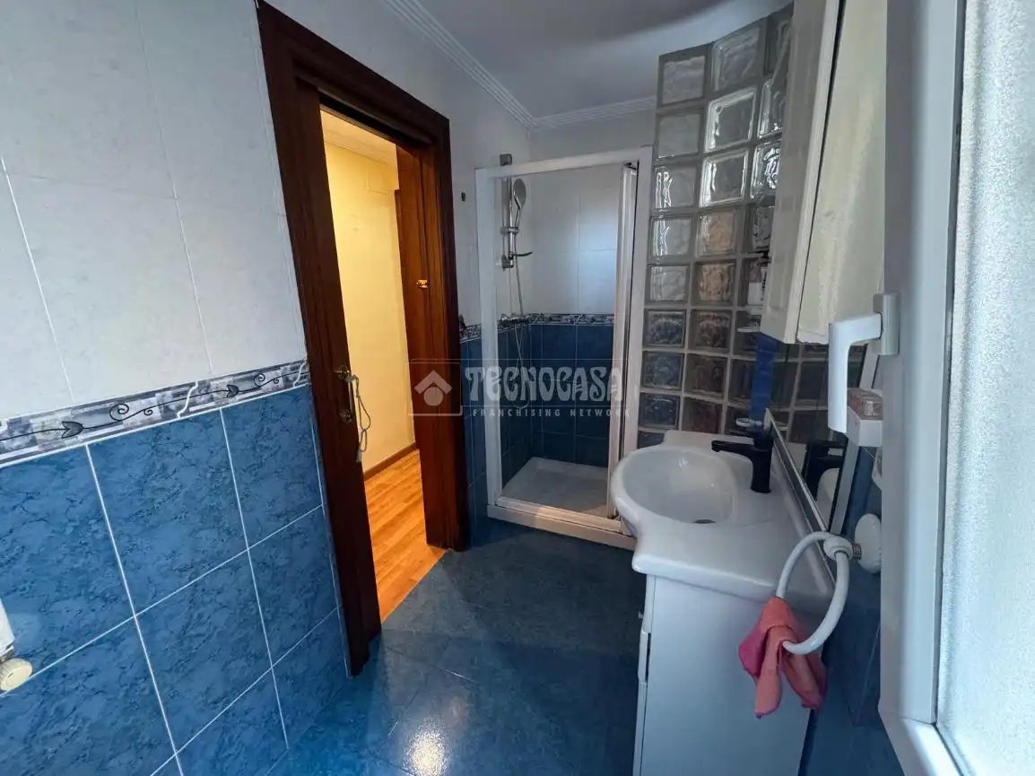 Badezimmer von Wohnung zum Verkauf in Palencia mit Heizung, Parkett und Abstellraum