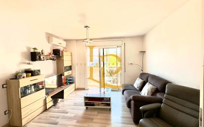 Living room of Flat for sale in Rubí  with Air Conditioner, Parquet flooring and Terrace
