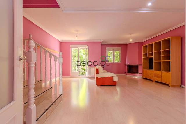Casa adosada en Venta en Jose Antonio Ochaita en Estación - Los Manantiales
