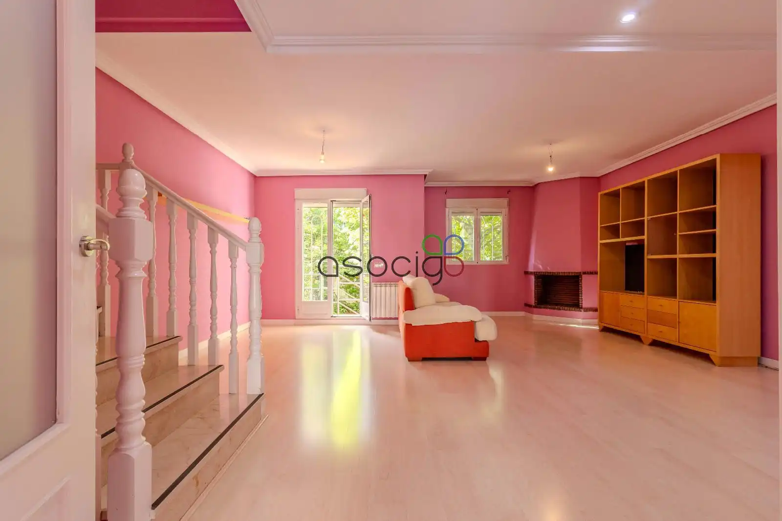 Sala d'estar de Casa adosada en venda en Guadalajara amb Aire condicionat, Calefacció i Jardí privat