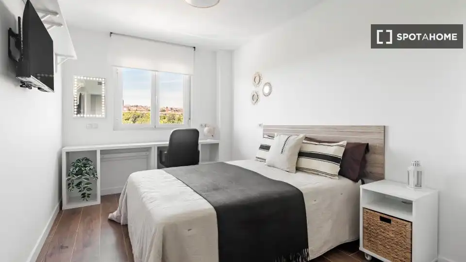 Bedroom of Flat for rent in Madrid  with Air Conditioner, Heating and Furnished