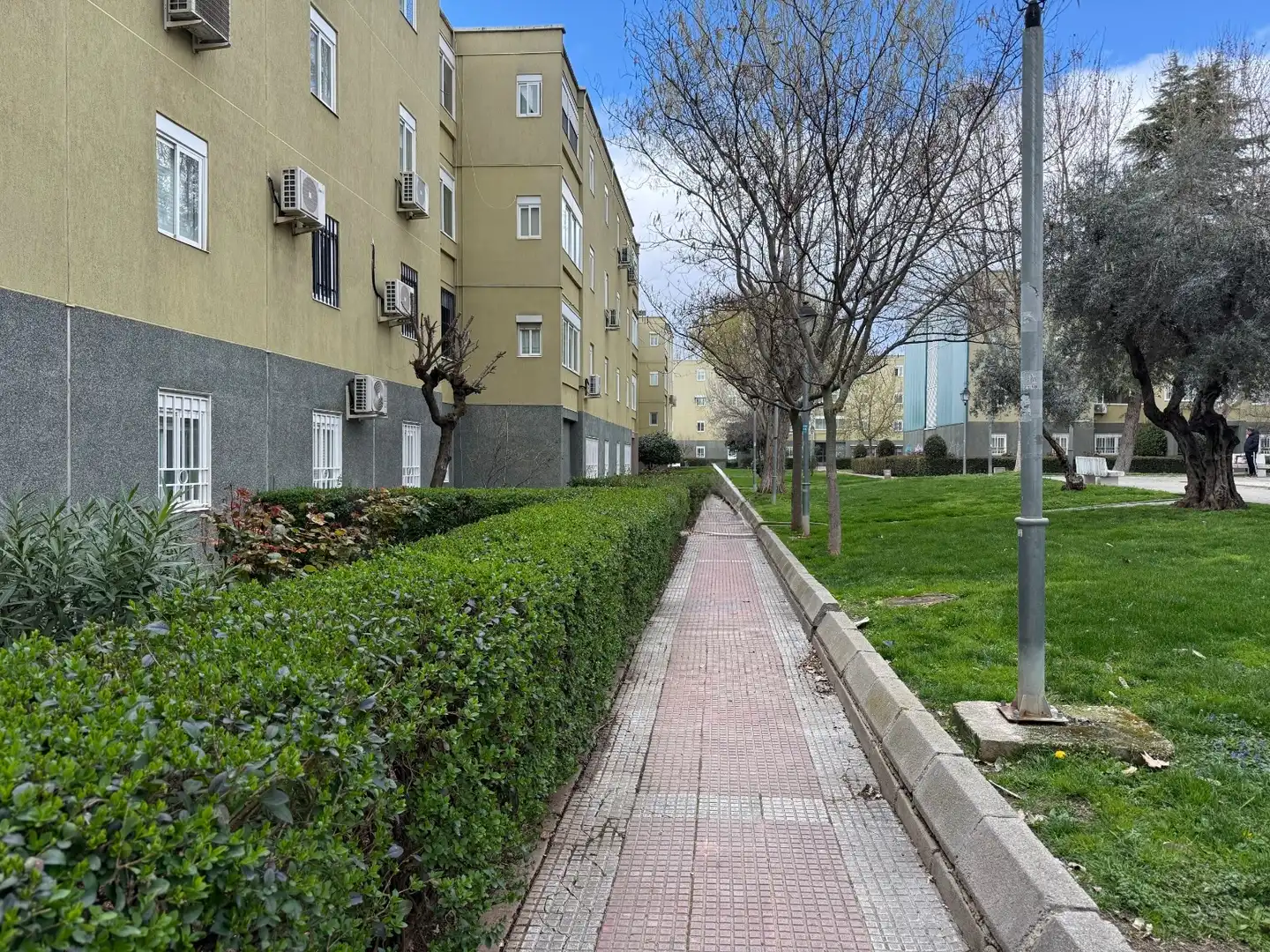 Exterior view of Flat for sale in Mejorada del Campo  with Air Conditioner, Heating and Furnished