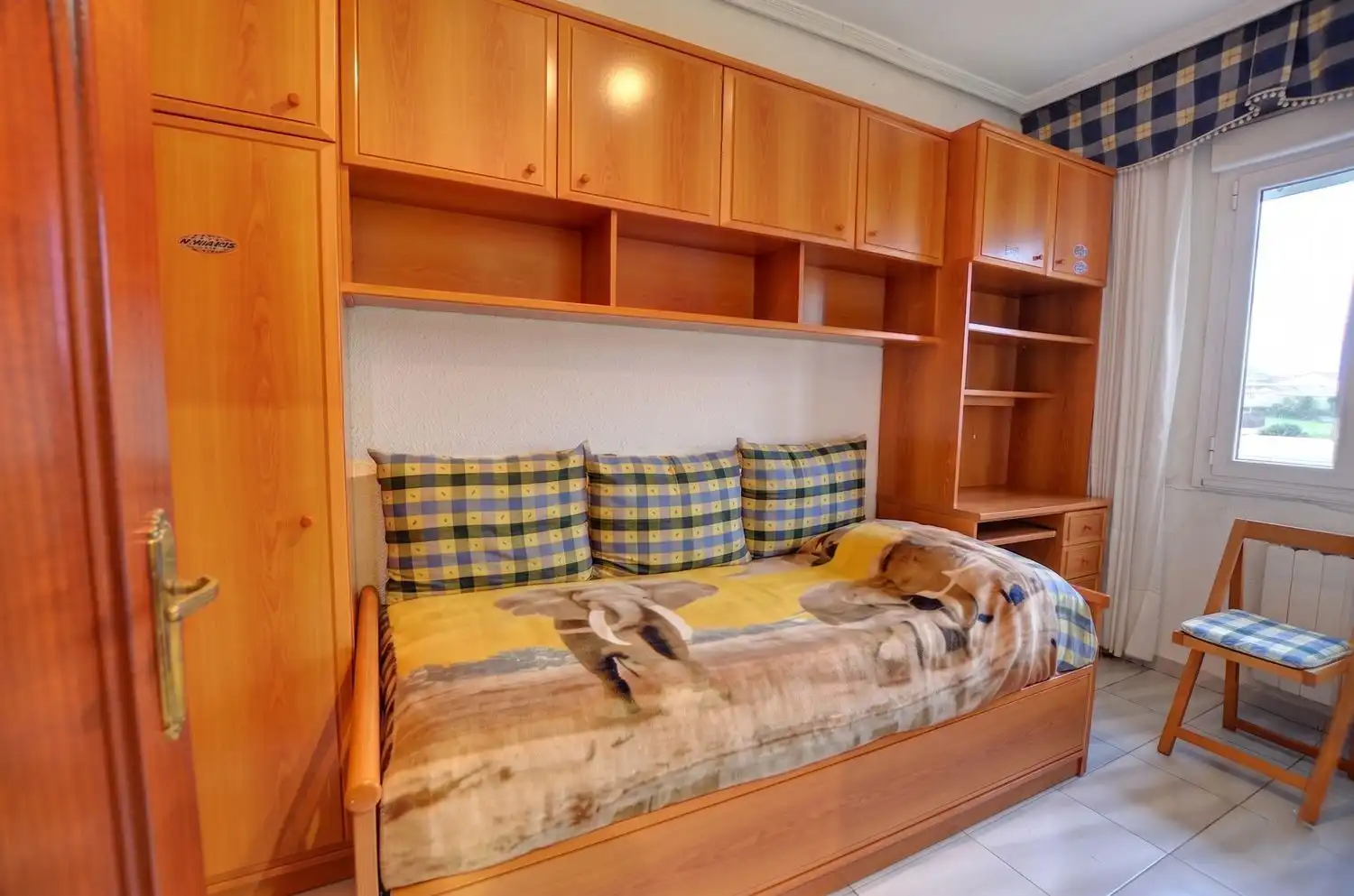 Habitación de Piso en venta en Avilés con Calefacción, Trastero y Piscina