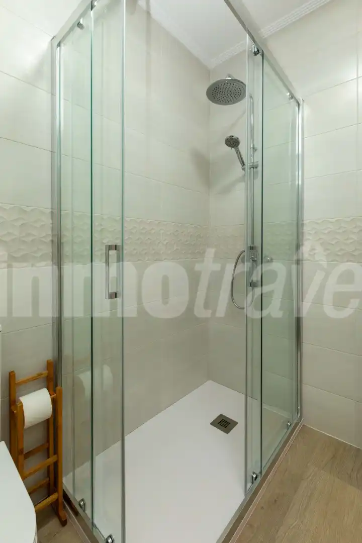 Bathroom of Flat for rent in Sanxenxo  with Heating, Parquet flooring and Furnished