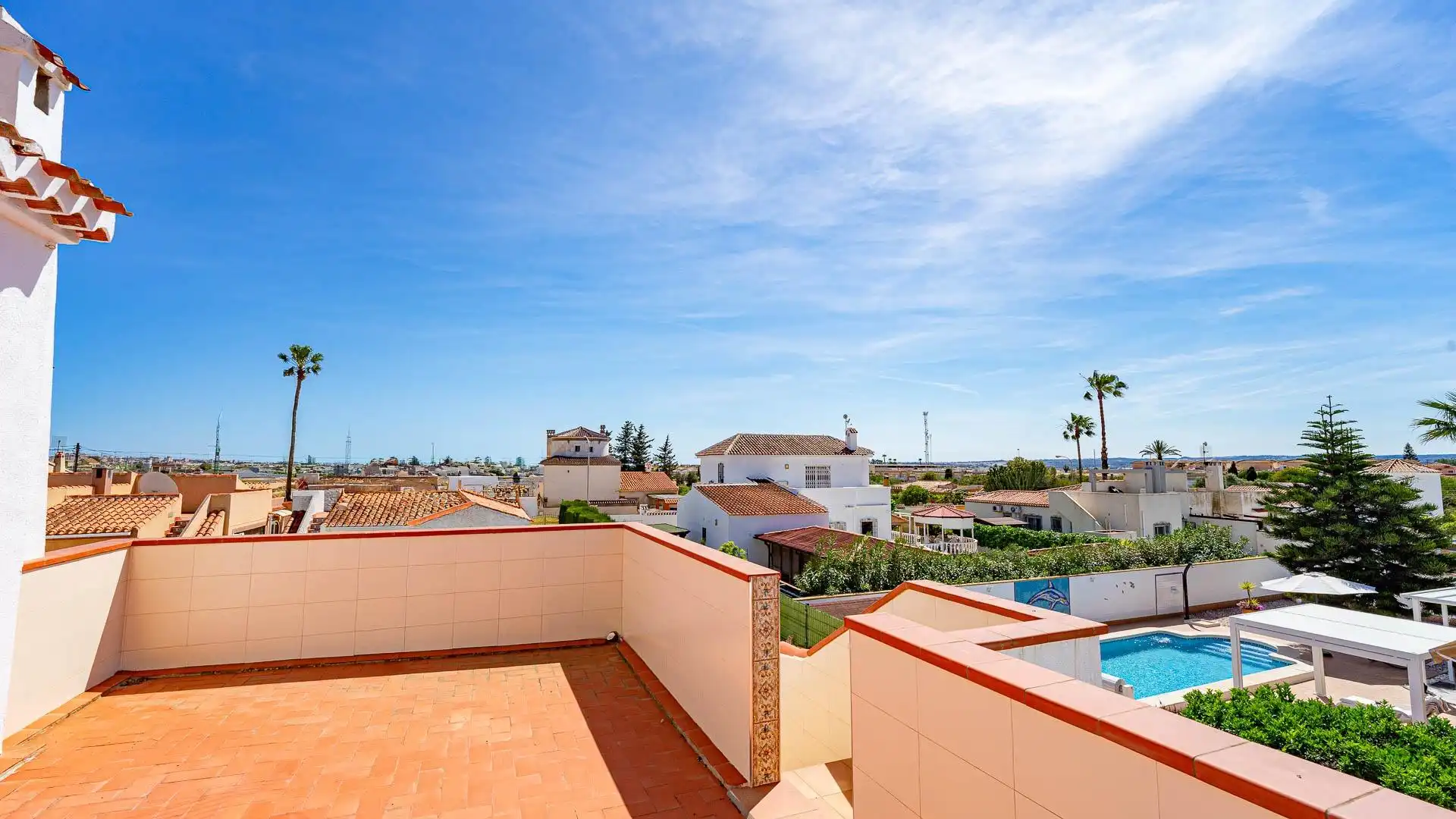 Vista exterior de Casa adosada en venta en Torrevieja con Jardín privado, Trastero y Piscina