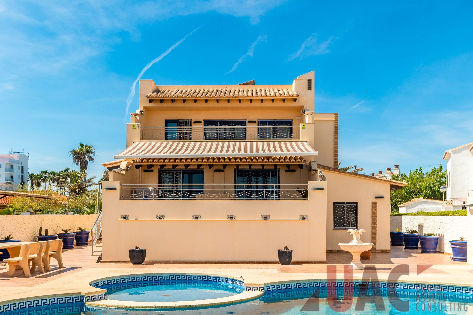 Vista exterior de Casa o xalet en venda en  Valencia Capital amb Aire condicionat, Jardí privat i Terrassa
