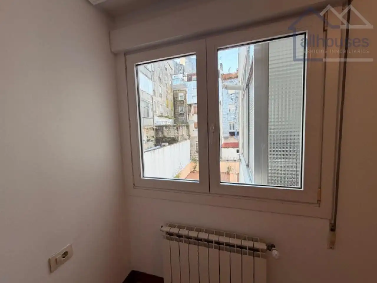Habitación de Piso en venta en Vigo  con Calefacción, Parquet y Terraza