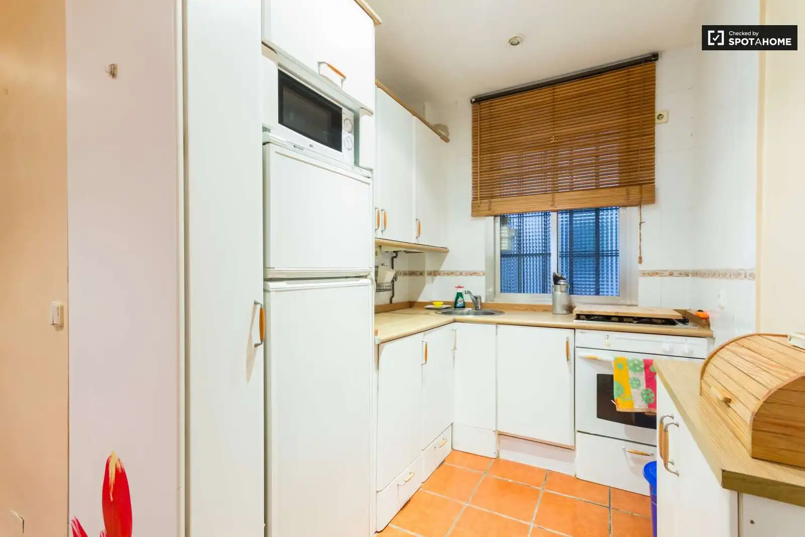 Cuina de Apartament per a compartir en Madrid amb Aire condicionat, Calefacció i Terrassa